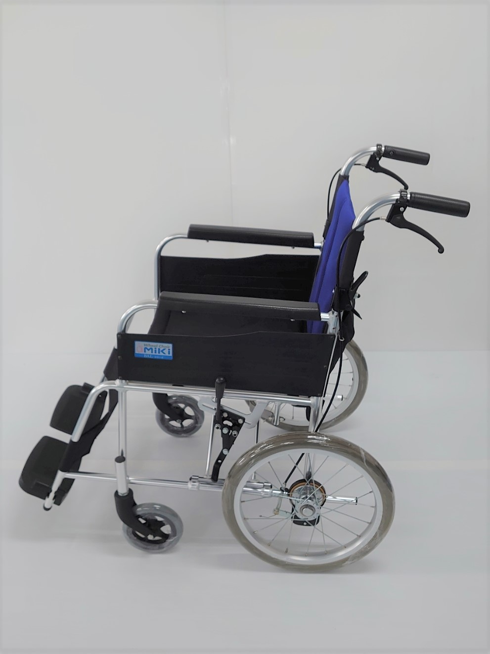 (WC-NJ06080)訳あり(ジャンク品）処分価格ミキ BAL-2 介助式車椅子